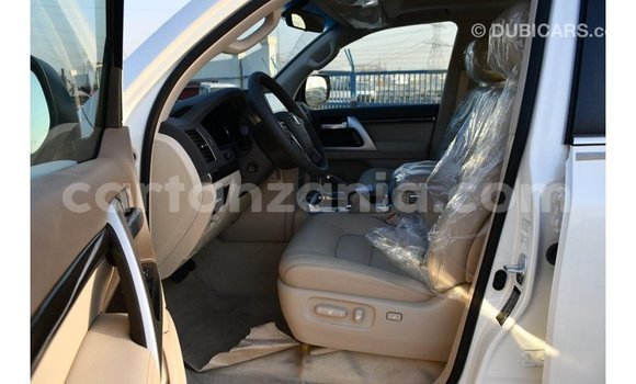 Nunua Imported Toyota Land Cruiser Nyeupe Gari ndani ya Import - Dubai nchini Arusha Nunua Imported Toyota Land Cruiser Nyeupe Gari ndani ya Import - Dubai nchini Arusha