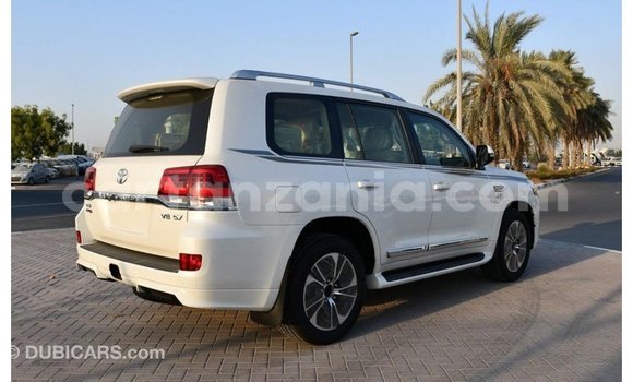 Nunua Imported Toyota Land Cruiser Nyeupe Gari ndani ya Import - Dubai nchini Arusha Nunua Imported Toyota Land Cruiser Nyeupe Gari ndani ya Import - Dubai nchini Arusha