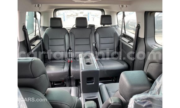 Nunua Imported Peugeot Traveller Nyeusi Gari ndani ya Import - Dubai nchini Arusha Nunua Imported Peugeot Traveller Nyeusi Gari ndani ya Import - Dubai nchini Arusha