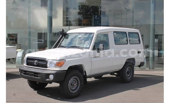 Nunua Imported Toyota Land Cruiser Nyeupe Gari ndani ya Import - Dubai nchini Arusha Nunua Imported Toyota Land Cruiser Nyeupe Gari ndani ya Import - Dubai nchini Arusha