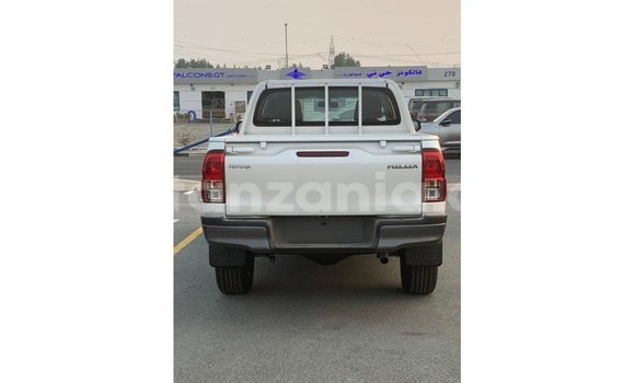 Nunua Imported Toyota Hilux Nyeupe Gari ndani ya Import - Dubai nchini Arusha Nunua Imported Toyota Hilux Nyeupe Gari ndani ya Import - Dubai nchini Arusha
