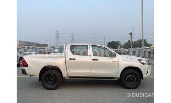 Nunua Imported Toyota Hilux Nyeupe Gari ndani ya Import - Dubai nchini Arusha Nunua Imported Toyota Hilux Nyeupe Gari ndani ya Import - Dubai nchini Arusha