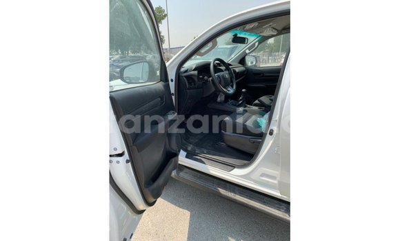 Nunua Imported Toyota Hilux Nyeupe Gari ndani ya Import - Dubai nchini Arusha Nunua Imported Toyota Hilux Nyeupe Gari ndani ya Import - Dubai nchini Arusha