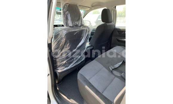 Nunua Imported Toyota Hilux Nyeupe Gari ndani ya Import - Dubai nchini Arusha Nunua Imported Toyota Hilux Nyeupe Gari ndani ya Import - Dubai nchini Arusha