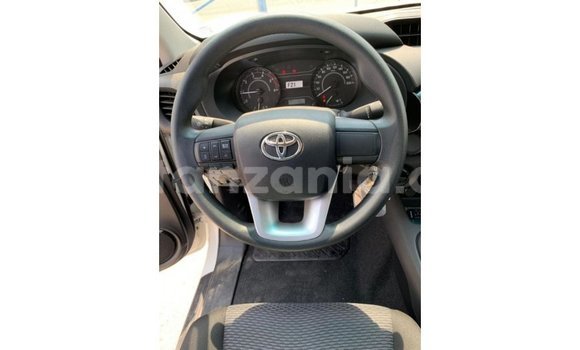 Nunua Imported Toyota Hilux Nyeupe Gari ndani ya Import - Dubai nchini Arusha Nunua Imported Toyota Hilux Nyeupe Gari ndani ya Import - Dubai nchini Arusha