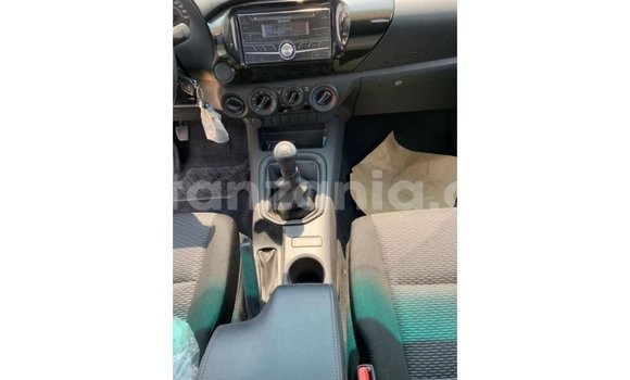 Nunua Imported Toyota Hilux Nyeupe Gari ndani ya Import - Dubai nchini Arusha Nunua Imported Toyota Hilux Nyeupe Gari ndani ya Import - Dubai nchini Arusha