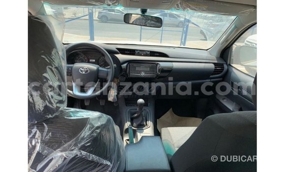 Nunua Imported Toyota Hilux Nyeupe Gari ndani ya Import - Dubai nchini Arusha Nunua Imported Toyota Hilux Nyeupe Gari ndani ya Import - Dubai nchini Arusha