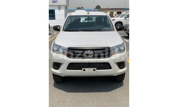 Nunua Imported Toyota Hilux Nyeupe Gari ndani ya Import - Dubai nchini Arusha Nunua Imported Toyota Hilux Nyeupe Gari ndani ya Import - Dubai nchini Arusha