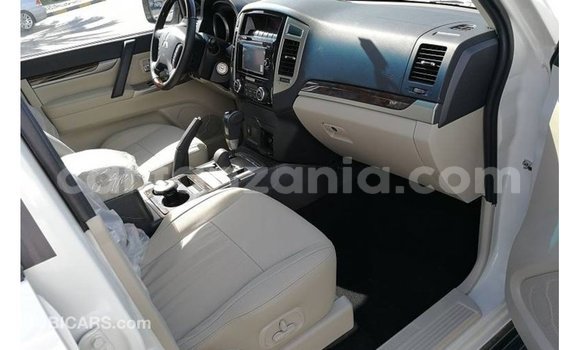 Buy Import Mitsubishi Pajero White Car in Import - Dubai in Arusha Buy Import Mitsubishi Pajero White Car in Import - Dubai in Arusha