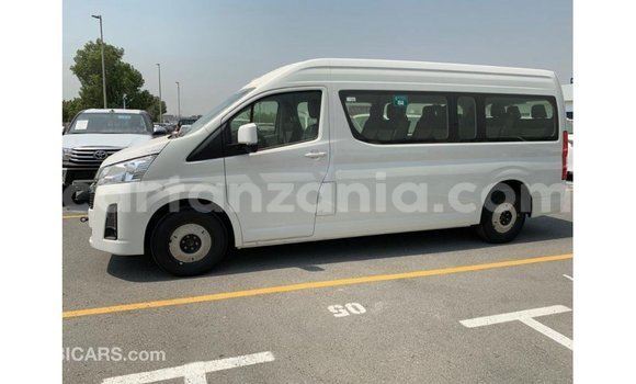 Nunua Imported Toyota Hiace Nyeupe Gari ndani ya Import - Dubai nchini Arusha Nunua Imported Toyota Hiace Nyeupe Gari ndani ya Import - Dubai nchini Arusha