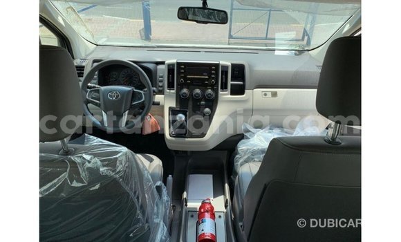 Nunua Imported Toyota Hiace Nyeupe Gari ndani ya Import - Dubai nchini Arusha Nunua Imported Toyota Hiace Nyeupe Gari ndani ya Import - Dubai nchini Arusha