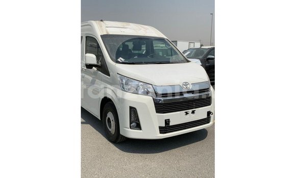 Nunua Imported Toyota Hiace Nyeupe Gari ndani ya Import - Dubai nchini Arusha Nunua Imported Toyota Hiace Nyeupe Gari ndani ya Import - Dubai nchini Arusha