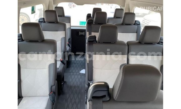 Nunua Imported Toyota Hiace Nyeupe Gari ndani ya Import - Dubai nchini Arusha Nunua Imported Toyota Hiace Nyeupe Gari ndani ya Import - Dubai nchini Arusha