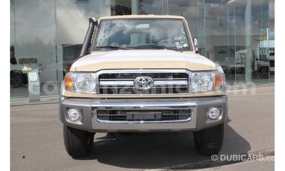 Nunua Imported Toyota Land Cruiser Beige Gari ndani ya Import - Dubai nchini Arusha Nunua Imported Toyota Land Cruiser Beige Gari ndani ya Import - Dubai nchini Arusha
