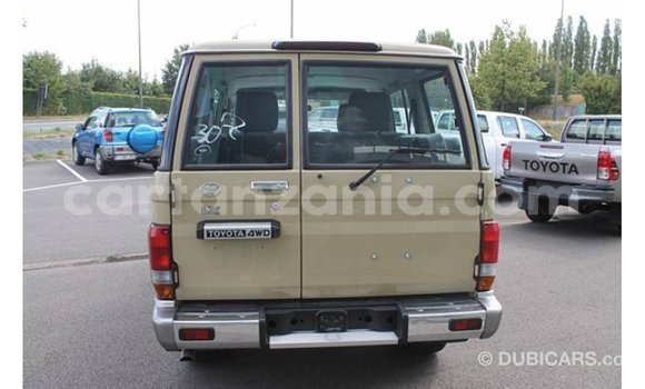 Nunua Imported Toyota Land Cruiser Beige Gari ndani ya Import - Dubai nchini Arusha Nunua Imported Toyota Land Cruiser Beige Gari ndani ya Import - Dubai nchini Arusha