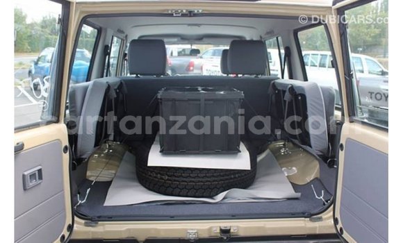 Nunua Imported Toyota Land Cruiser Beige Gari ndani ya Import - Dubai nchini Arusha Nunua Imported Toyota Land Cruiser Beige Gari ndani ya Import - Dubai nchini Arusha