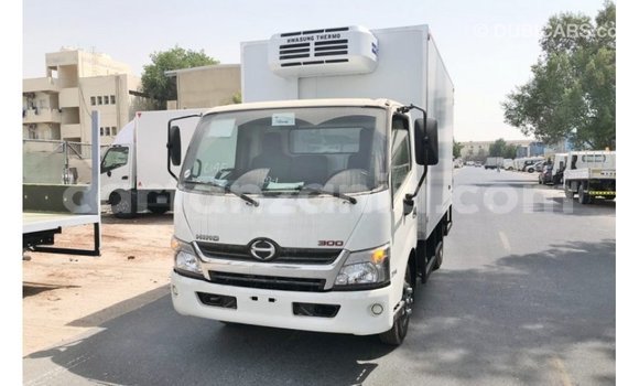 Nunua Imported Hino 300 Series Nyeupe Lori ndani ya Import - Dubai nchini Arusha Nunua Imported Hino 300 Series Nyeupe Lori ndani ya Import - Dubai nchini Arusha