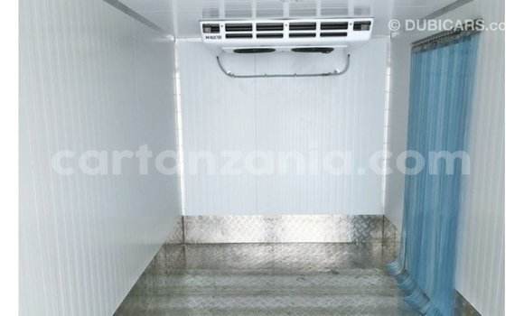 Nunua Imported Hino 300 Series Nyeupe Lori ndani ya Import - Dubai nchini Arusha Nunua Imported Hino 300 Series Nyeupe Lori ndani ya Import - Dubai nchini Arusha