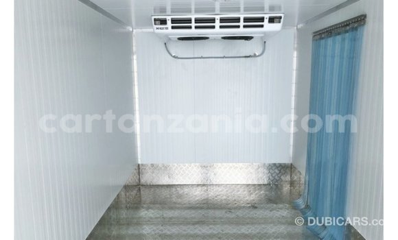 Nunua Imported Hino 300 Series Nyeupe Lori ndani ya Import - Dubai nchini Arusha Nunua Imported Hino 300 Series Nyeupe Lori ndani ya Import - Dubai nchini Arusha