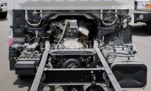 Nunua Imported Mitsubishi Carisma Nyeupe Gari ndani ya Import - Dubai nchini Arusha Nunua Imported Mitsubishi Carisma Nyeupe Gari ndani ya Import - Dubai nchini Arusha