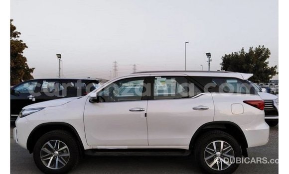 Nunua Imported Toyota Fortuner Nyeupe Gari ndani ya Import - Dubai nchini Arusha Nunua Imported Toyota Fortuner Nyeupe Gari ndani ya Import - Dubai nchini Arusha