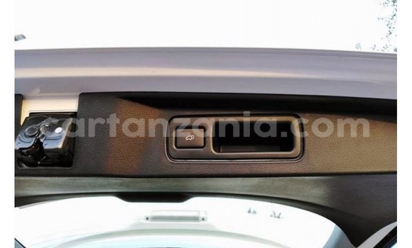 Nunua Imported Toyota Fortuner Nyeupe Gari ndani ya Import - Dubai nchini Arusha Nunua Imported Toyota Fortuner Nyeupe Gari ndani ya Import - Dubai nchini Arusha