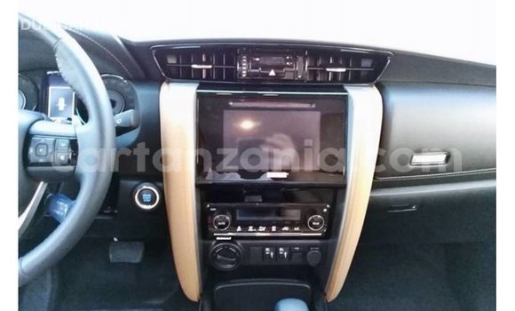 Nunua Imported Toyota Fortuner Nyeupe Gari ndani ya Import - Dubai nchini Arusha Nunua Imported Toyota Fortuner Nyeupe Gari ndani ya Import - Dubai nchini Arusha