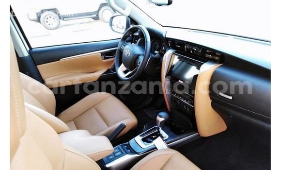 Nunua Imported Toyota Fortuner Nyeupe Gari ndani ya Import - Dubai nchini Arusha Nunua Imported Toyota Fortuner Nyeupe Gari ndani ya Import - Dubai nchini Arusha