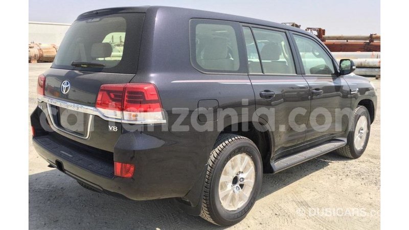 Big with watermark toyota land cruiser arusha import dubai 7940