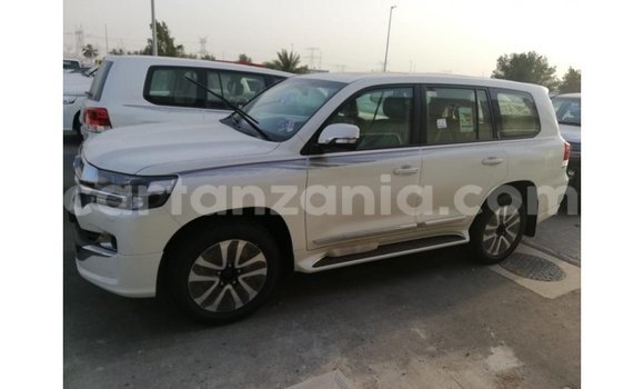Nunua Imported Toyota Land Cruiser Nyeupe Gari ndani ya Import - Dubai nchini Arusha Nunua Imported Toyota Land Cruiser Nyeupe Gari ndani ya Import - Dubai nchini Arusha