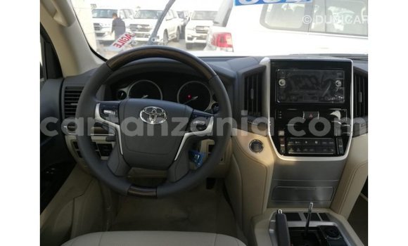 Nunua Imported Toyota Land Cruiser Nyeupe Gari ndani ya Import - Dubai nchini Arusha Nunua Imported Toyota Land Cruiser Nyeupe Gari ndani ya Import - Dubai nchini Arusha