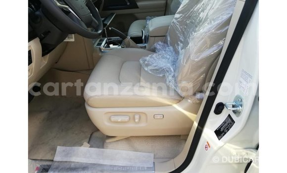 Nunua Imported Toyota Land Cruiser Nyeupe Gari ndani ya Import - Dubai nchini Arusha Nunua Imported Toyota Land Cruiser Nyeupe Gari ndani ya Import - Dubai nchini Arusha