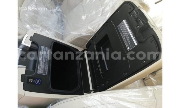 Nunua Imported Toyota Land Cruiser Nyeupe Gari ndani ya Import - Dubai nchini Arusha Nunua Imported Toyota Land Cruiser Nyeupe Gari ndani ya Import - Dubai nchini Arusha