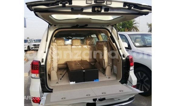 Nunua Imported Toyota Land Cruiser Nyeupe Gari ndani ya Import - Dubai nchini Arusha Nunua Imported Toyota Land Cruiser Nyeupe Gari ndani ya Import - Dubai nchini Arusha