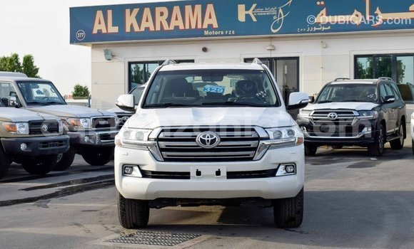 Buy Import Toyota Land Cruiser White Car in Import - Dubai in Arusha Buy Import Toyota Land Cruiser White Car in Import - Dubai in Arusha
