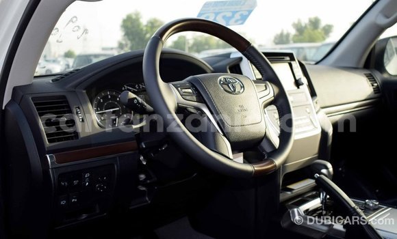 Buy Import Toyota Land Cruiser White Car in Import - Dubai in Arusha Buy Import Toyota Land Cruiser White Car in Import - Dubai in Arusha