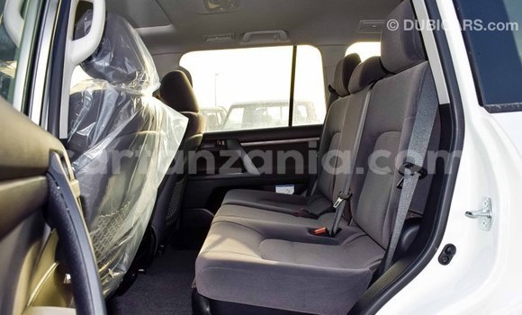 Buy Import Toyota Land Cruiser White Car in Import - Dubai in Arusha Buy Import Toyota Land Cruiser White Car in Import - Dubai in Arusha