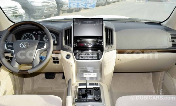 Buy Import Toyota Land Cruiser White Car in Import - Dubai in Arusha Buy Import Toyota Land Cruiser White Car in Import - Dubai in Arusha