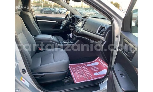 Nunua Imported Toyota Highlander Nyingine Gari ndani ya Import - Dubai nchini Arusha Nunua Imported Toyota Highlander Nyingine Gari ndani ya Import - Dubai nchini Arusha