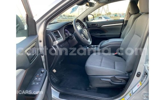 Nunua Imported Toyota Highlander Nyingine Gari ndani ya Import - Dubai nchini Arusha Nunua Imported Toyota Highlander Nyingine Gari ndani ya Import - Dubai nchini Arusha