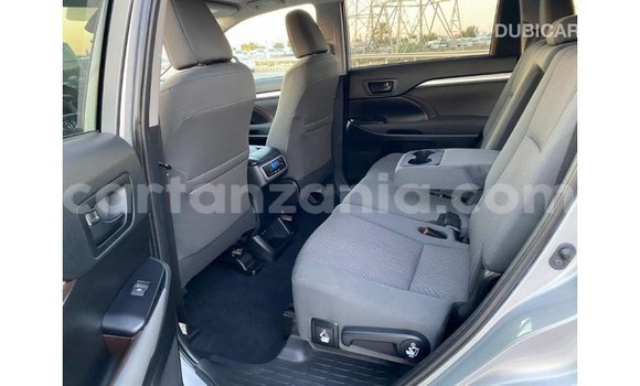 Nunua Imported Toyota Highlander Nyingine Gari ndani ya Import - Dubai nchini Arusha Nunua Imported Toyota Highlander Nyingine Gari ndani ya Import - Dubai nchini Arusha