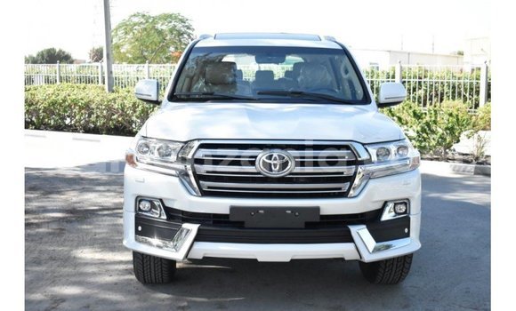 Nunua Imported Toyota Land Cruiser Nyeupe Gari ndani ya Import - Dubai nchini Arusha Nunua Imported Toyota Land Cruiser Nyeupe Gari ndani ya Import - Dubai nchini Arusha