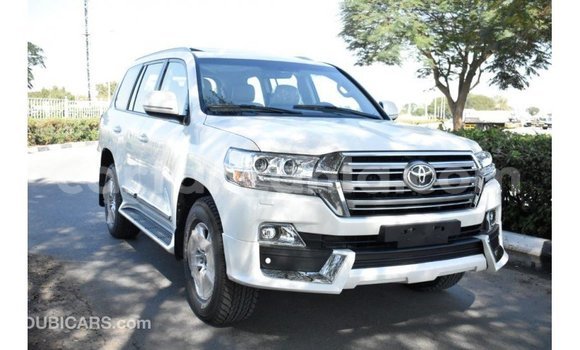 Nunua Imported Toyota Land Cruiser Nyeupe Gari ndani ya Import - Dubai nchini Arusha Nunua Imported Toyota Land Cruiser Nyeupe Gari ndani ya Import - Dubai nchini Arusha