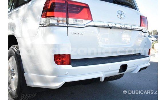 Nunua Imported Toyota Land Cruiser Nyeupe Gari ndani ya Import - Dubai nchini Arusha Nunua Imported Toyota Land Cruiser Nyeupe Gari ndani ya Import - Dubai nchini Arusha