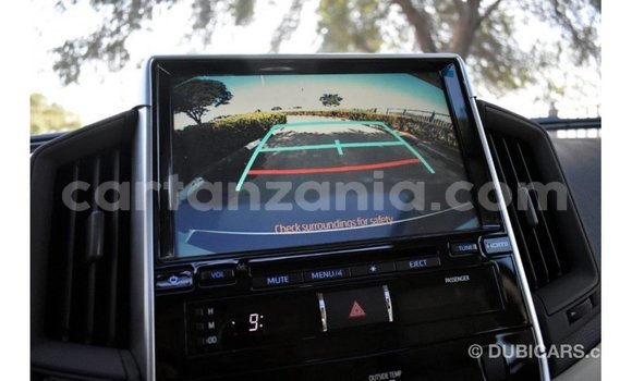 Nunua Imported Toyota Land Cruiser Nyeupe Gari ndani ya Import - Dubai nchini Arusha Nunua Imported Toyota Land Cruiser Nyeupe Gari ndani ya Import - Dubai nchini Arusha