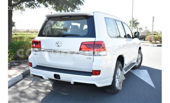 Nunua Imported Toyota Land Cruiser Nyeupe Gari ndani ya Import - Dubai nchini Arusha Nunua Imported Toyota Land Cruiser Nyeupe Gari ndani ya Import - Dubai nchini Arusha