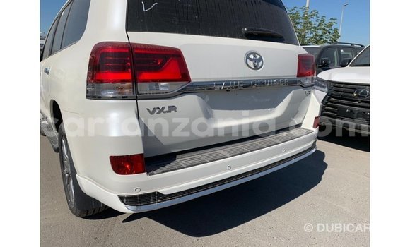 Buy Import Toyota Land Cruiser White Car in Import - Dubai in Arusha Buy Import Toyota Land Cruiser White Car in Import - Dubai in Arusha