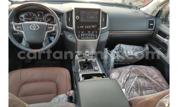 Buy Import Toyota Land Cruiser White Car in Import - Dubai in Arusha Buy Import Toyota Land Cruiser White Car in Import - Dubai in Arusha