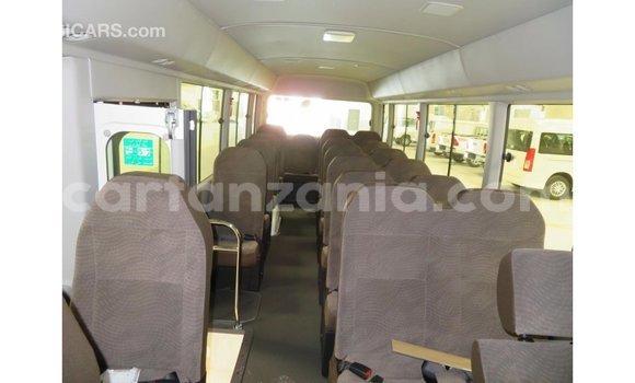Nunua Imported Toyota Coaster Nyeupe Gari ndani ya Import - Dubai nchini Arusha Nunua Imported Toyota Coaster Nyeupe Gari ndani ya Import - Dubai nchini Arusha