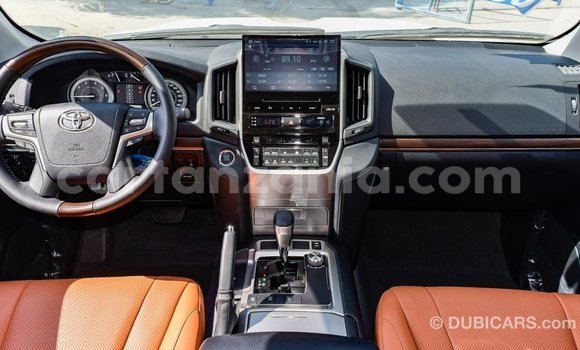 Buy Import Toyota Land Cruiser White Car in Import - Dubai in Arusha Buy Import Toyota Land Cruiser White Car in Import - Dubai in Arusha